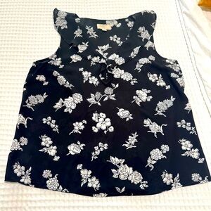 LOFT Outlet Women's Med Petite Black White Floral Sleeveless Ruffle V-Neck Top